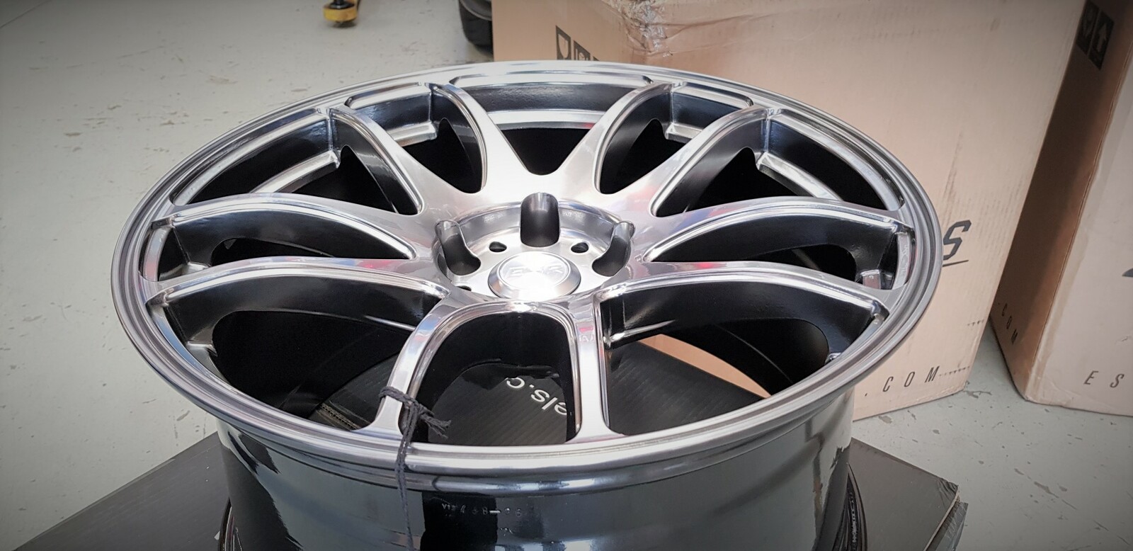 ESR SR08 Wheels Hyper Silver 18x9.5" +22 Offset Work EVO Brembo