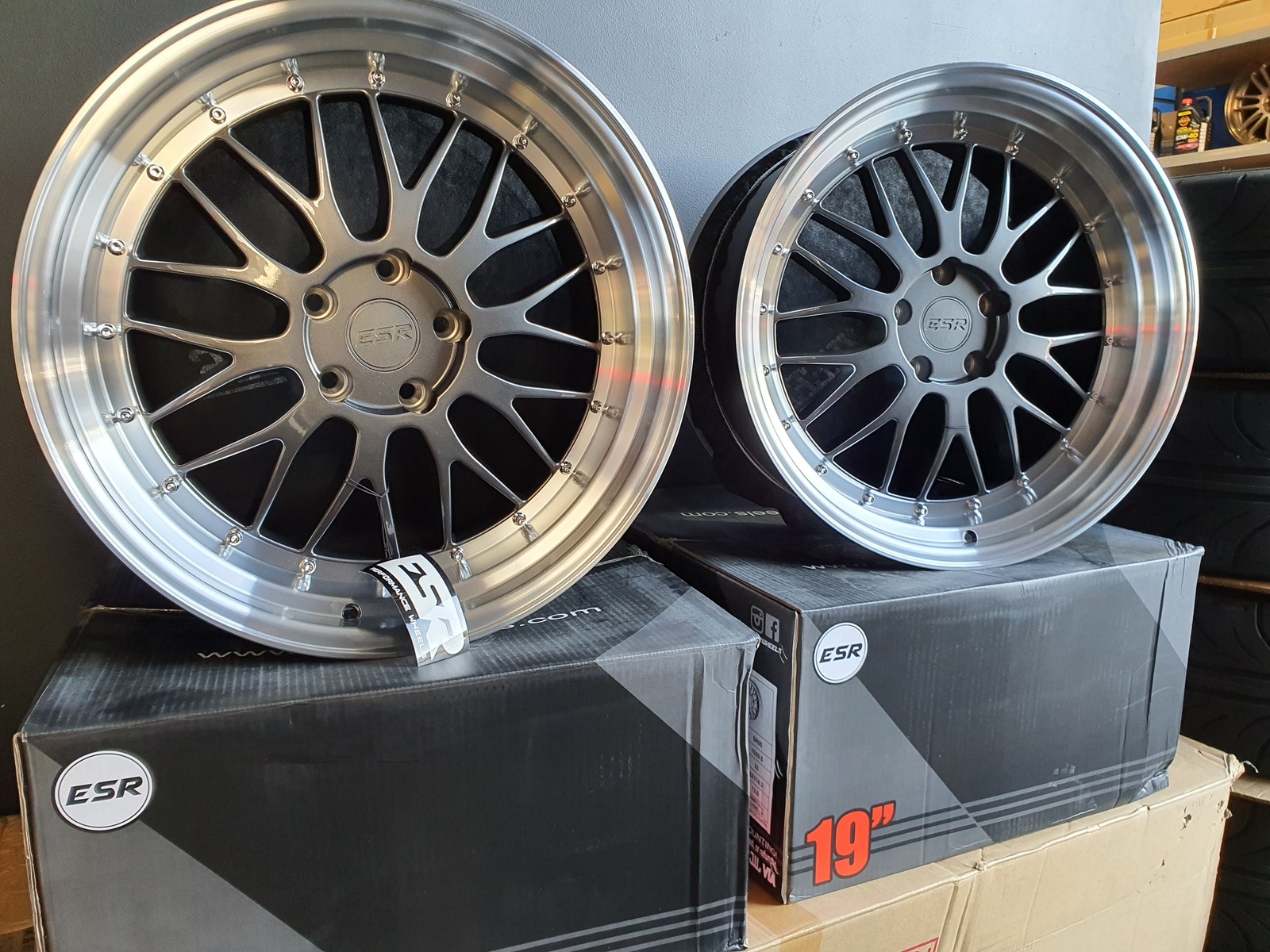 ESR SR05 Wheels Gunmetal Machined Lip 19x9.5" +22 Offset 5/114.3
