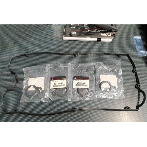 Genuine Mitsubishi Rocker Cover Seal Kit - Mitsubishi EVO 7, 8, 8MR 4G63
